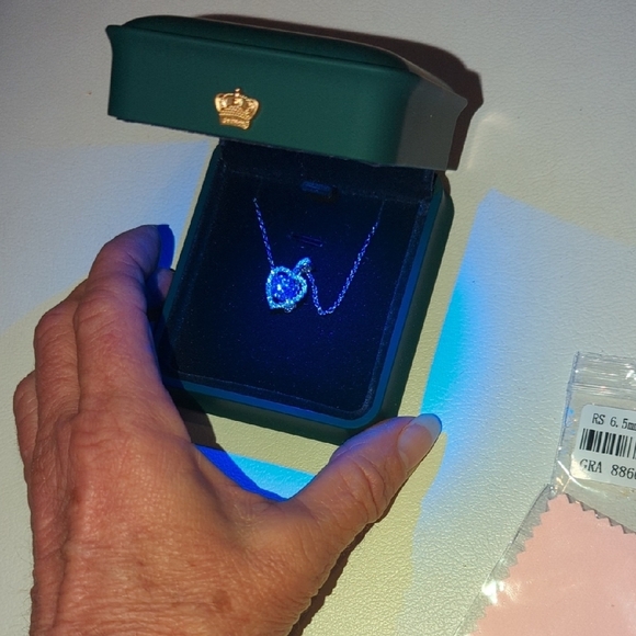 Moissanite pink heart necklace in case with GRA report and cleaning cloth - Picture 5 of 11